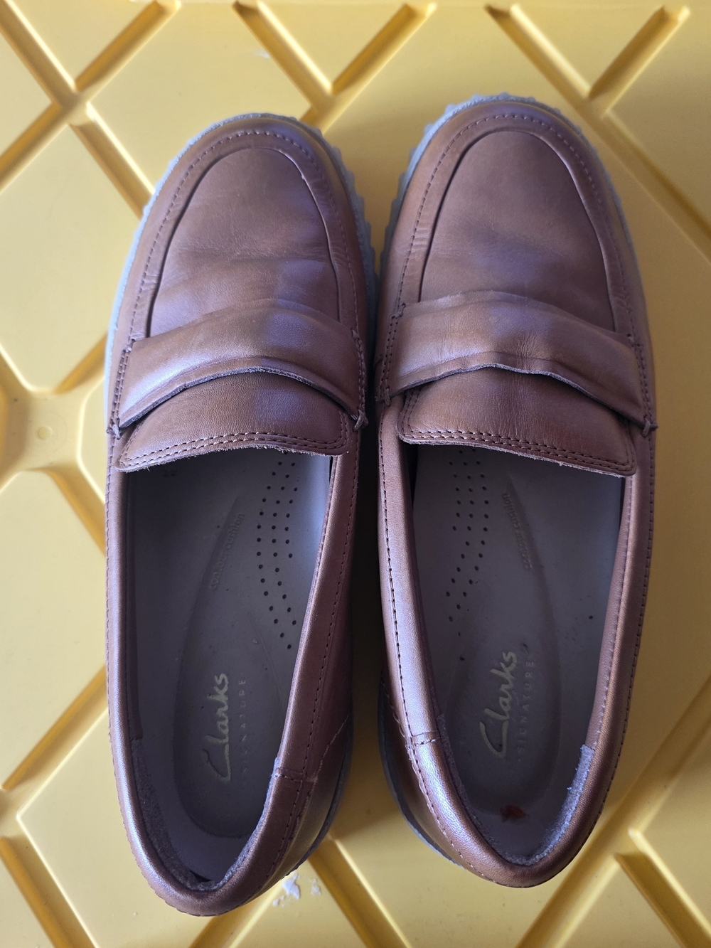 Clarks Mayhill Cove - 9.5 Women's Tan Leather Penny Loafers